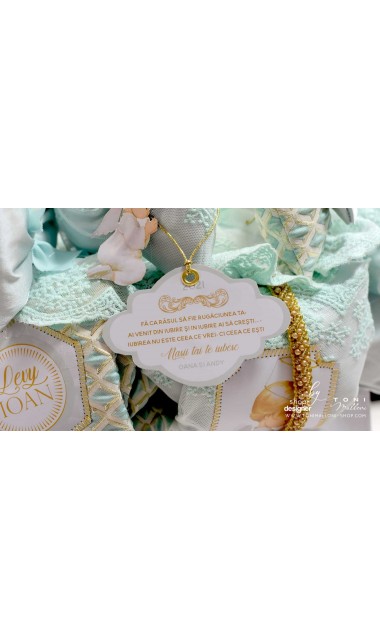 Lumanare botez cu ingeri gold dantela verde menta si broderie cu numele bebelusului cusuta in baza lumanarii 12